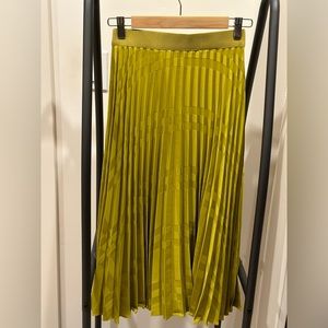 Beautiful Ted Baker pleated skirt - Size 0